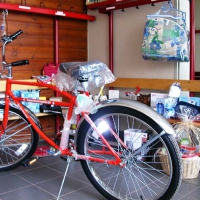 02-die-stadtwerke-bochum-spendeten-das-fahrrad-fur-die-grose-tombola