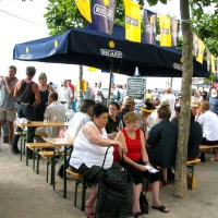 27-passanten-und-boulespieler