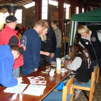 02-anmeldung-in-der-frieslandhalle-von-jever