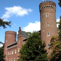 01-an-dieser-imposanten-burg-fand-das-doublette-turnier-statt