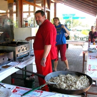 15-klaus-nicklas-stand-2-tage-in-dieser-hitze-am-herd-und-kochte-leckeres-essen