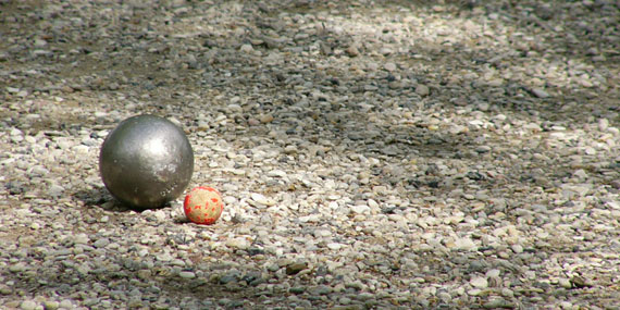 Kugel auf der Allee